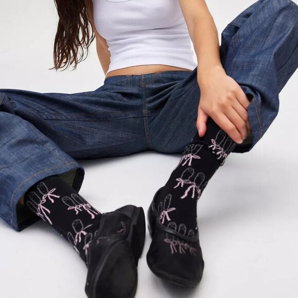 NWT Urban Outfitters Ballet Slipper Black Crew Socks - Picture 4 of 5